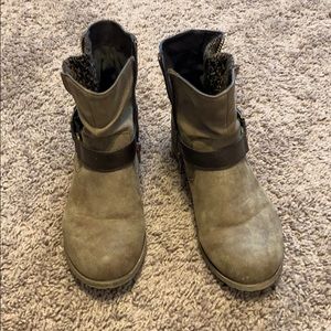 Brown/tan booties